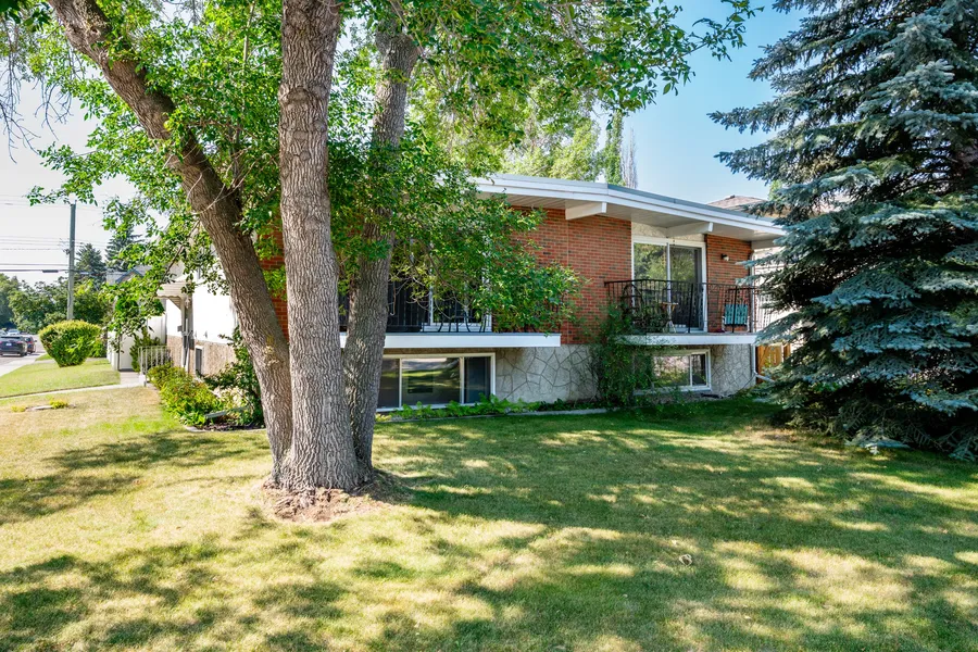 Side elevation with upper deck