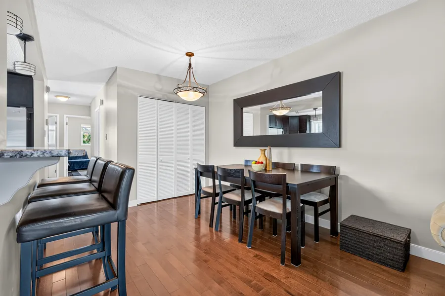 Breakfast bar seating