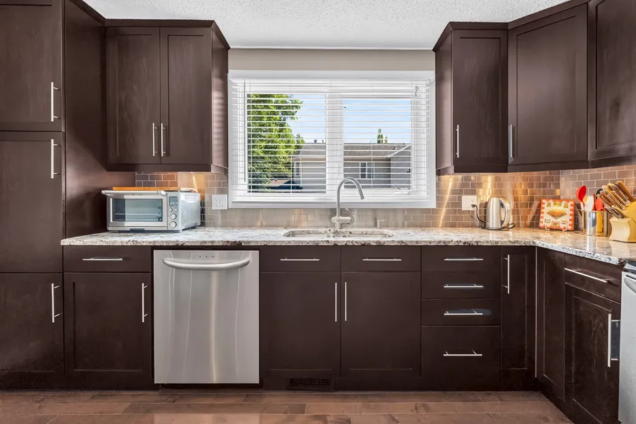 Granite counters, subway tile