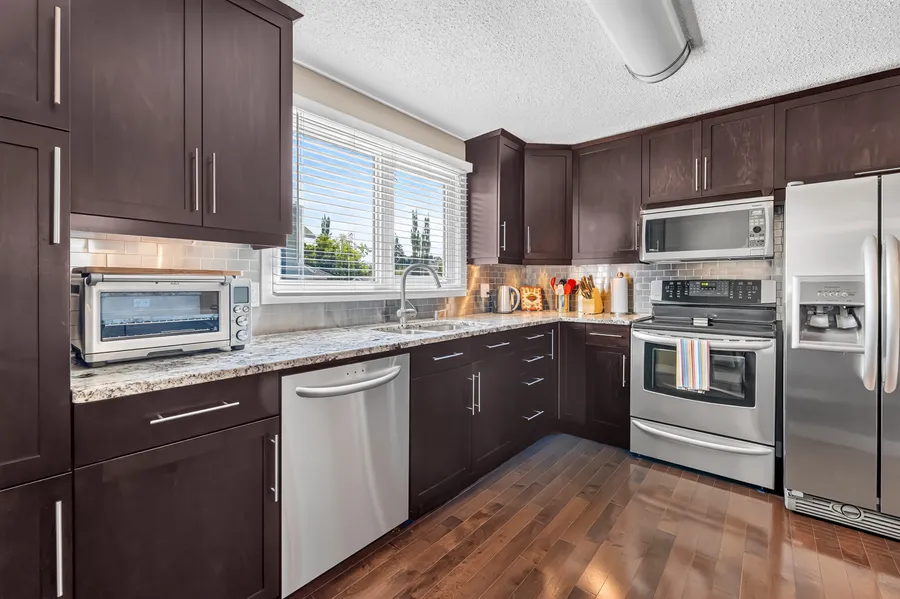 Kitchen range wall
