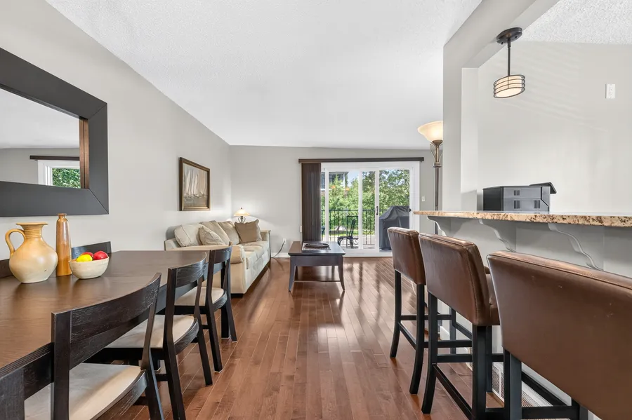 Dining table, breakfast bar