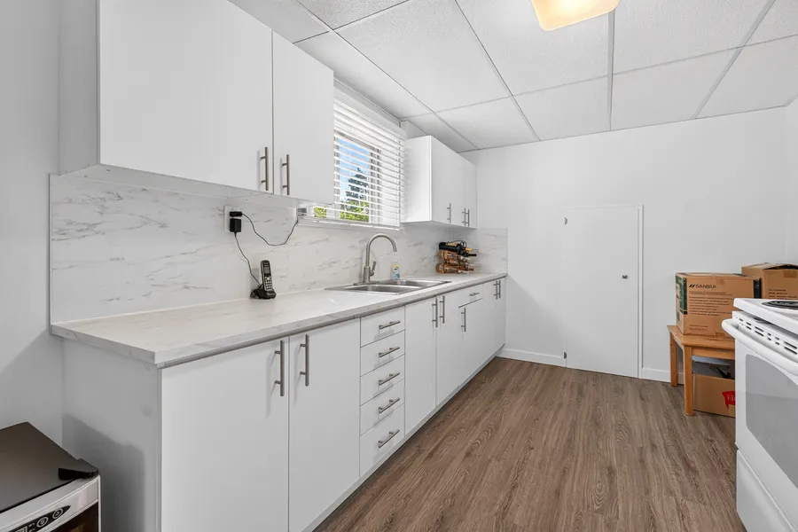 Suite kitchen to storage hall