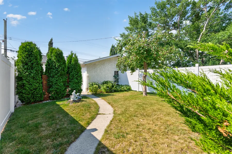 Side yard path